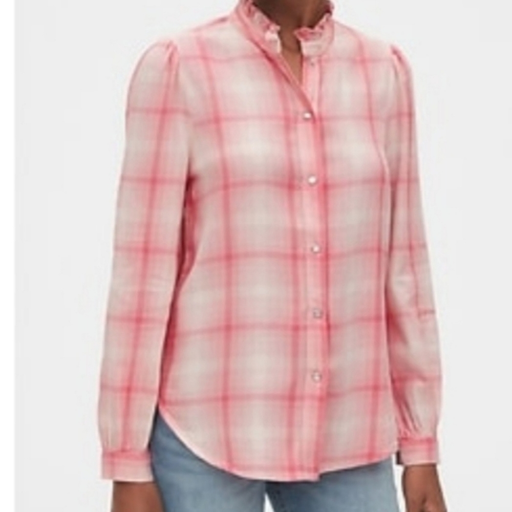 🆕️ Gap pink plaid ruffle-neck shirt Straight silhouette with an easy fit